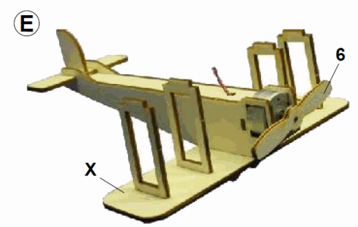 montage de la structure et des renforts des ailes du biplan