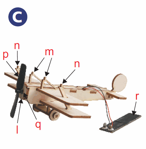 mise en place de la cellule photovoltaique de l'avion solaire triplan en bois